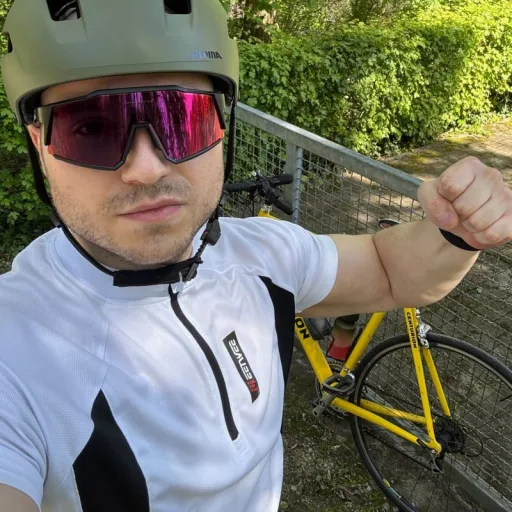 Yannik Simon with his bike